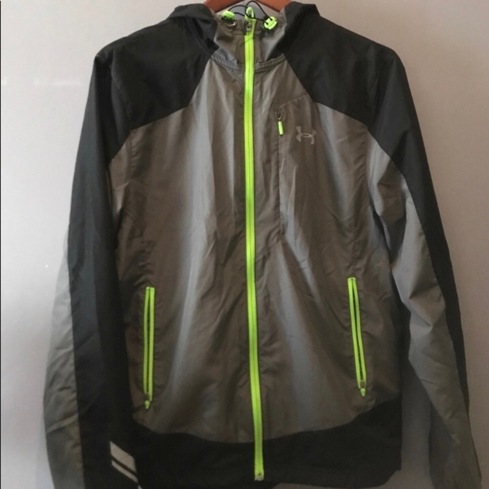 Under Armour running windbreaker - size M